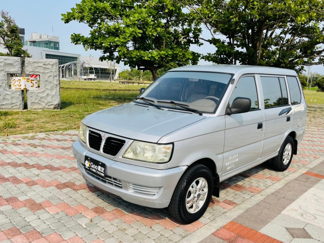 2002 MITSUBISHI Freeca