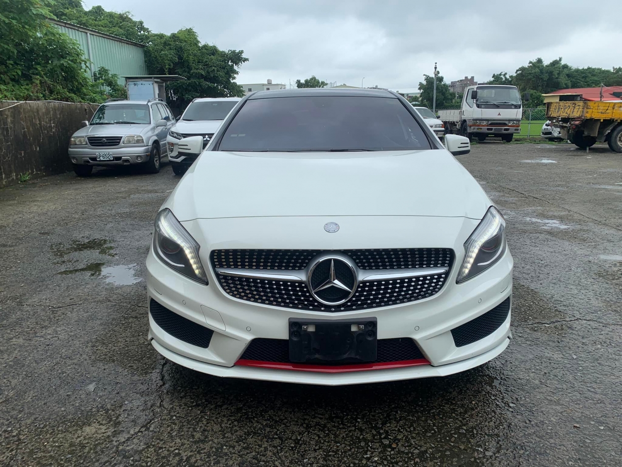 2012年BENZ A250ㄧ手車跑12萬公里