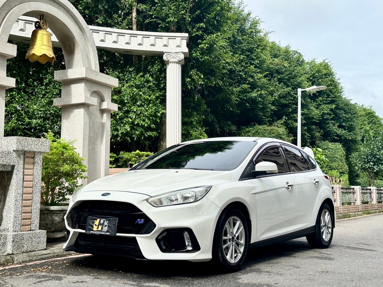 2016 Ford Focus 5D EcoBoost 180