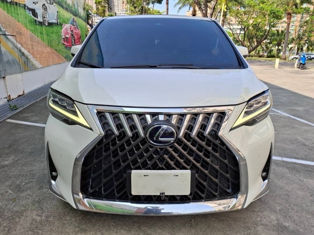 2022 Lexus LM 300h 四人座